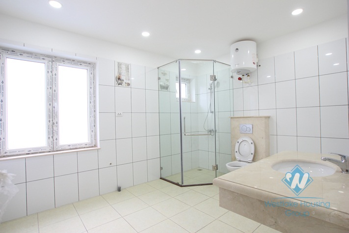 Nice and lake view serviced apartment  for rent in Quang An Street, Tay Ho District, Ha Noi 